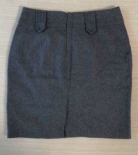 深灰色呢子一步裙，腰围一尺九到二尺二都可以...