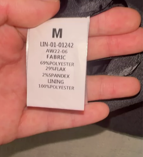 灰色西装?雪纺面料百褶裙，上图不好看，但穿...