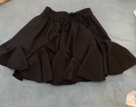 百褶短裙 S码 实体店购入 当时试穿觉得版...