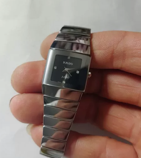 石英表 表很漂亮走时好，做工非比寻常，缺点...