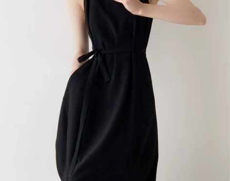 法式复古黑色无袖挂脖连衣裙女夏季新款设计感...