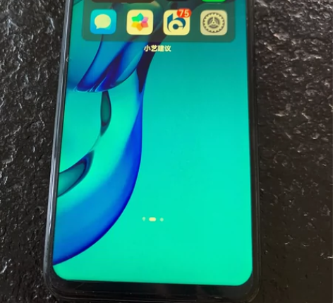 华为麦芒8，老爸一直用的，一直带着手机壳，...