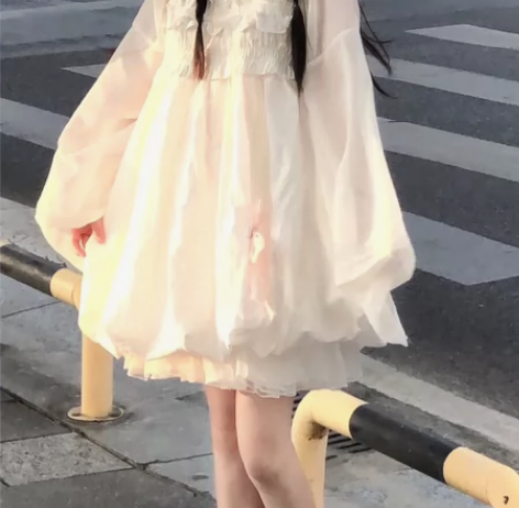 花苞裙套装，穿一洗一，状态保存很好，可以，...