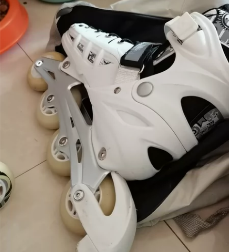 旱冰鞋出售   35-38码 感兴趣的话点...