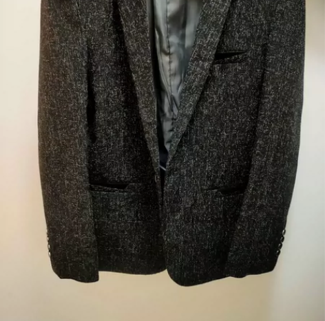 出西装,买回来穿了两天,感觉有点小了,但是...