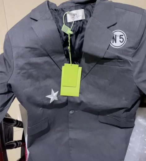 福利款—韩国男团西装外套全新带吊牌 感兴趣...