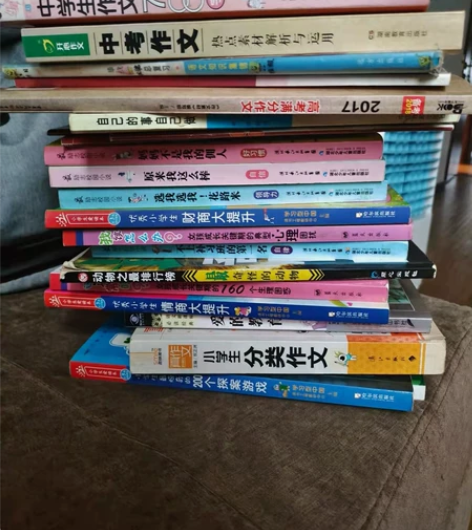 一堆清出来的书。可单卖，图上有的就是全部了...