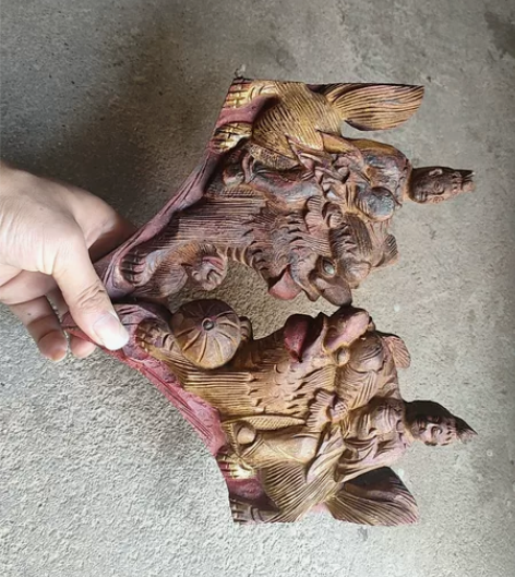 胡人献宝老木雕摆件一对特价出，喜欢的朋友拍...