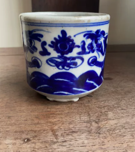 青花小香炉高8.5宽9公分有冲见图 感兴趣...