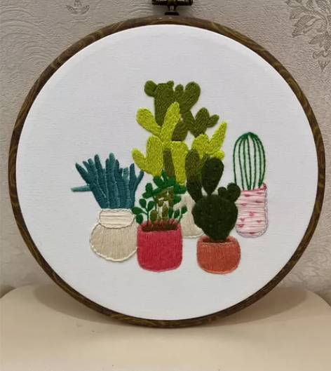 手工刺绣成品，装饰画挂画摆件 大小：秀框大...