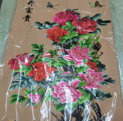 纯手工绣成刺绣，配玻璃画框，品名：“幸福小...