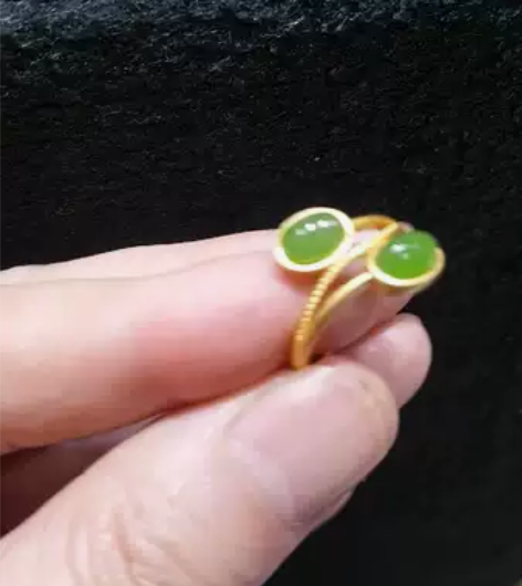 天然新疆和田碧玉招财戒指，两个蛋面组合，9...