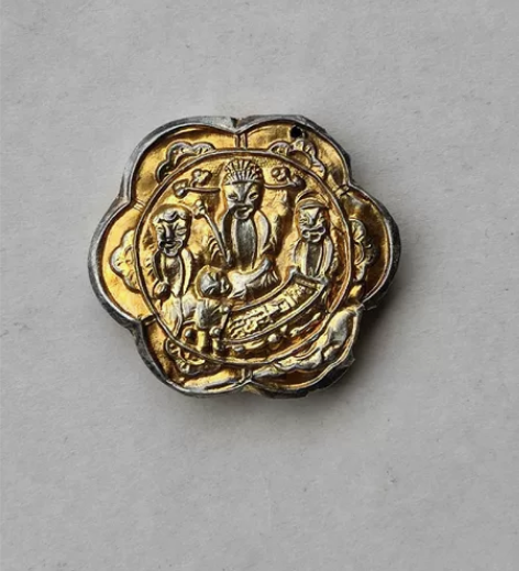 老物件老银器：  民国老花帽上拆下来的帽正...