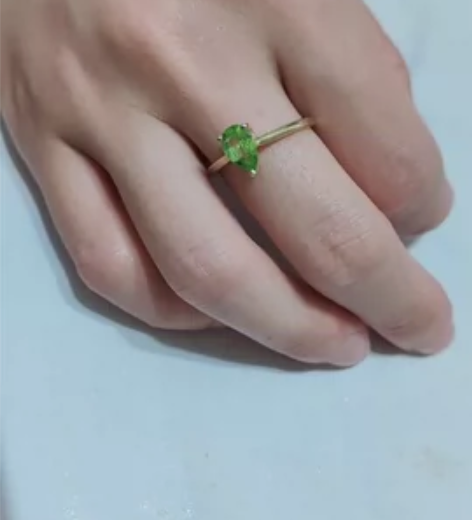 德国古法银鎏金工艺搭配色泽清新的橄榄石，适...