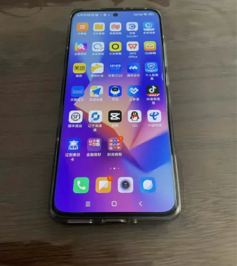 小米12，黑色12+256内存，目前还在保...