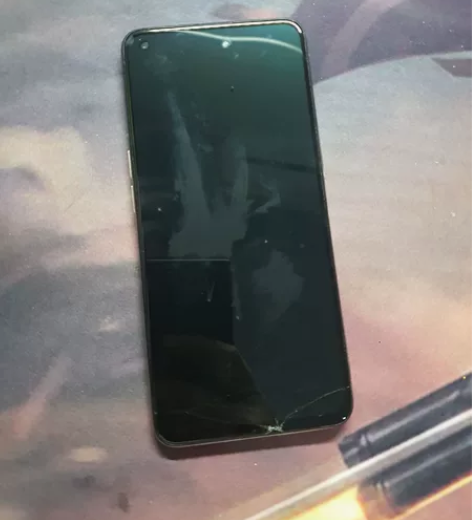 oppo reno5，充电会开机，屏幕烂了...