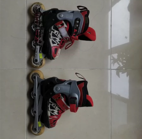 小朋友旱冰鞋，早就小了，用不上了，一直都没...