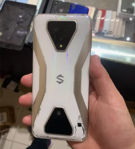 黑鲨2Pro手机壳有 游戏手柄用这手机的私...