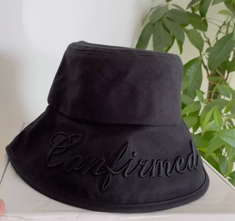 鹿可娜娜正品刺绣渔夫帽、全新！！！直播间福...