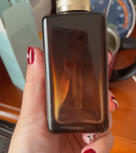 小棕瓶精华余量不多，不好倒出来。可以回去试...