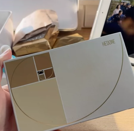 HEDONE修容盘 使用痕迹已经刮去 不包...