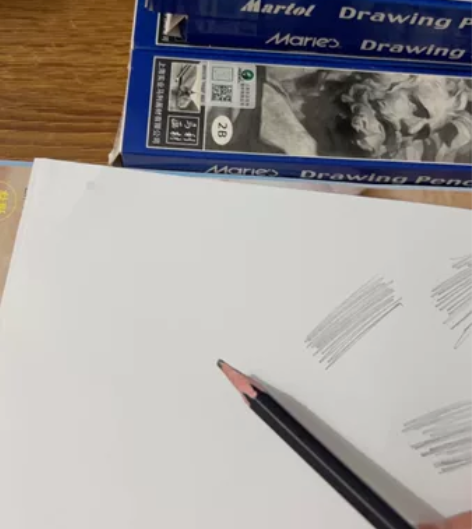 马利素描铅笔四盒共44支，买来用不完放很久...