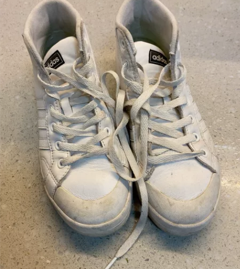 闲置，保证正品，阿迪adidas高帮小白鞋...