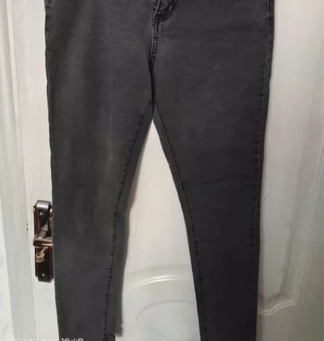 牛仔裤 图一灰色小脚裤，图三黑色哈伦裤，2...