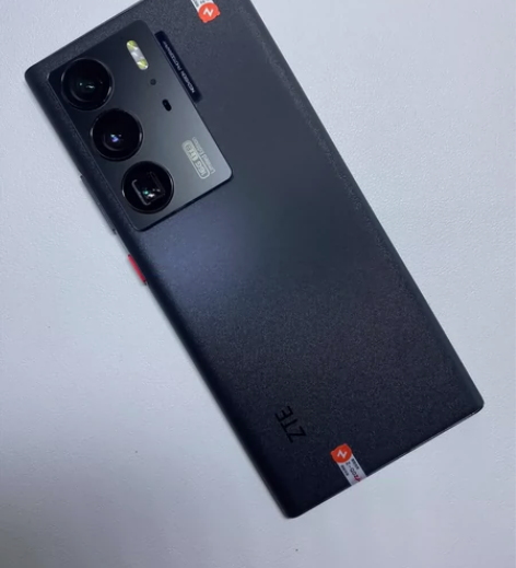 中兴Axon40Ultra 16+1T 顶...