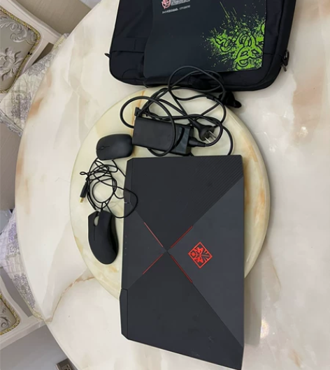 ?惠普暗影精灵3游戏本店里面正品购入 大二...