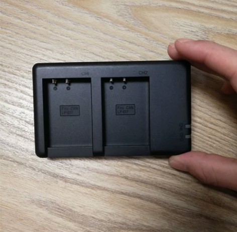 出98新沣标LP-E17充电器送两块电池，...