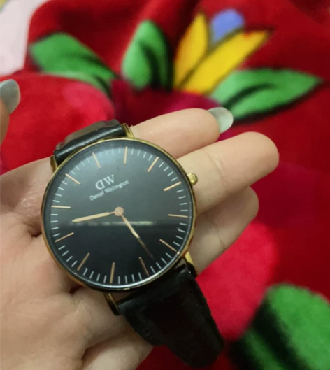 dw手表 表盘表带表盘均完好 表带因为是皮...