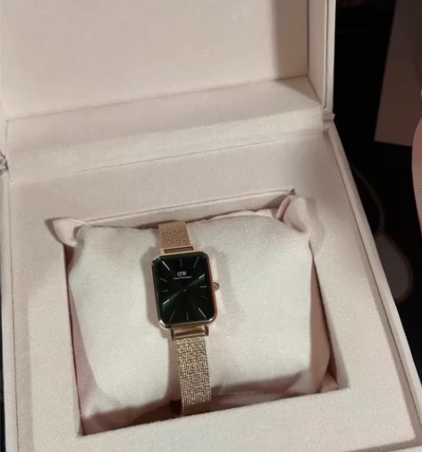 低价出了 因为最近着急用钱所以把这款dw手...