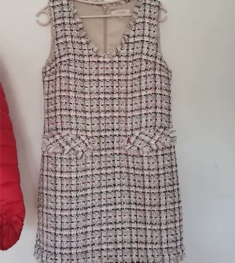 小香风连衣裙带拉链 感兴趣的话点“我想要”...