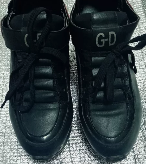 女款的，内增高八成新，轻微磨损，看图片与实...