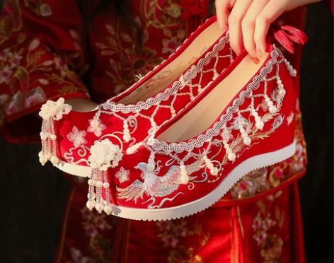 新款汉服鞋子女古装内增高绣花鞋古风翘头婚鞋...