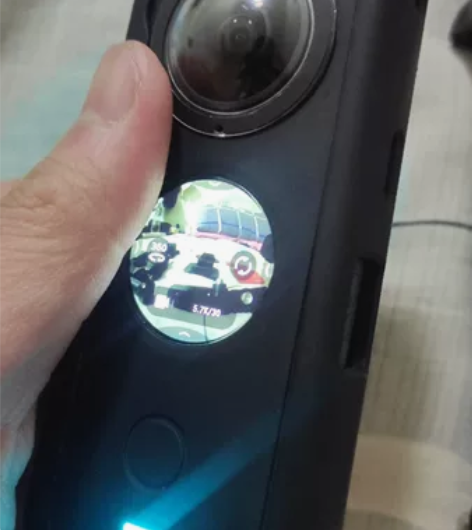 出自用insta360x2，贴了镜头保护还...
