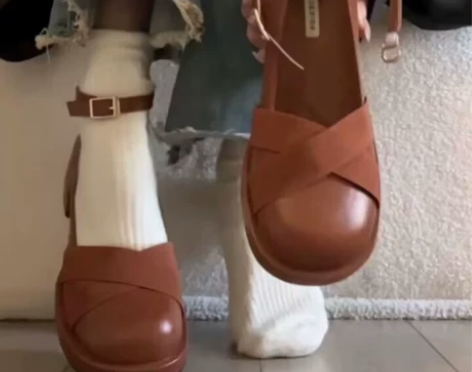 鞋子，试穿了一次，没钱了，喜欢快拍下！时尚...