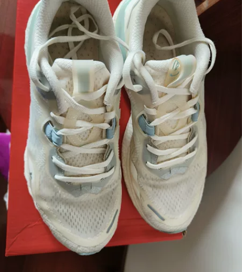 特步动力巢跑鞋，鞋码40（250），白色，...