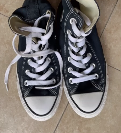 匡威经典高帮鞋，专柜购入，36码，穿了几次...