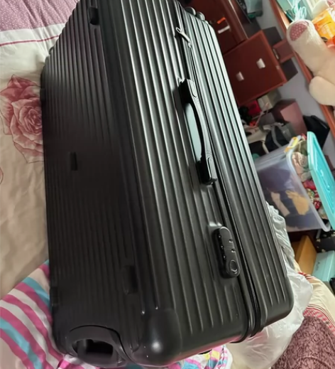 全新未使用的行李箱超大26寸，喜朗顿的个人...