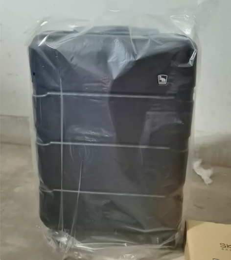 全新未拆封爱华仕旅行箱 20寸，积分兑换的...