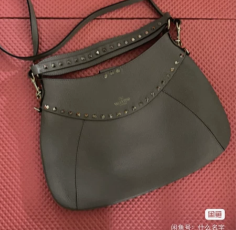 Valentino华伦天奴铆钉新月包斜挎包...