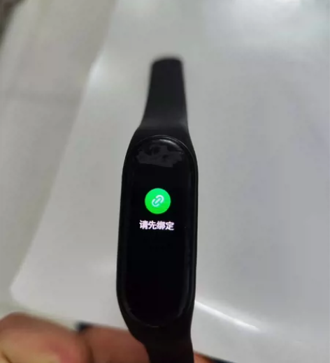闲置 小米手环5 出售，备注:屏幕有瑕疵，...
