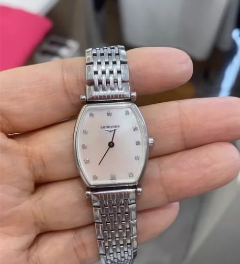 浪琴 女表 感兴趣的话点“我想要”和我私聊...