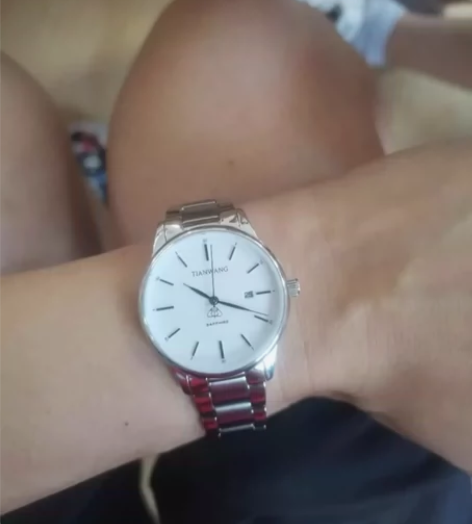 天王手表女，皇冠钢带石英表。2022年购买...