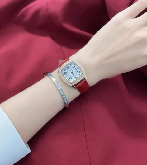 买了没用过，送人自戴都绝配，全新手表夏季i...