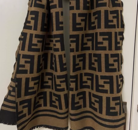 围巾换季低价处理 感兴趣的话点“我想要”和...