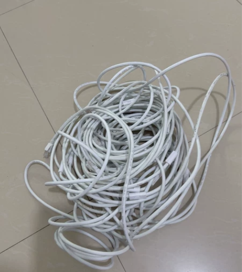 网线，挺长的，具体没量随便卖了 感兴趣的话...