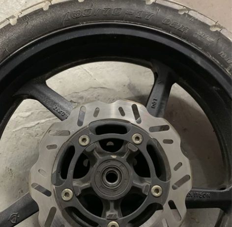 地平线跑车后轮、8成新胎毛还在、 感兴趣的...